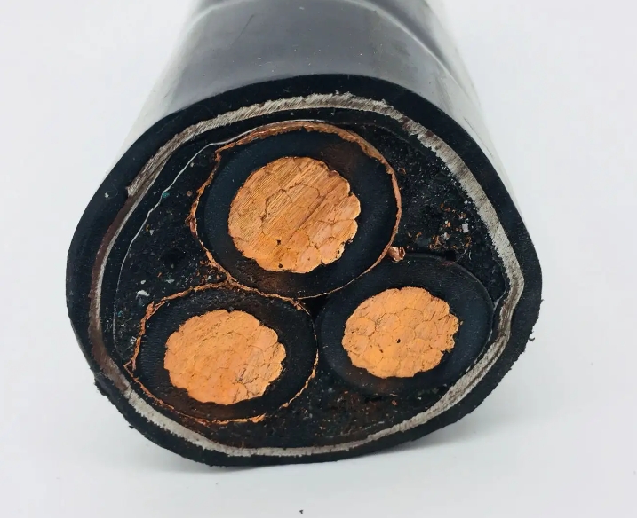 架空絕緣線多用于遠(yuǎn)距離電流傳輸、城市供電、工程工地供電等領(lǐng)域.jpg